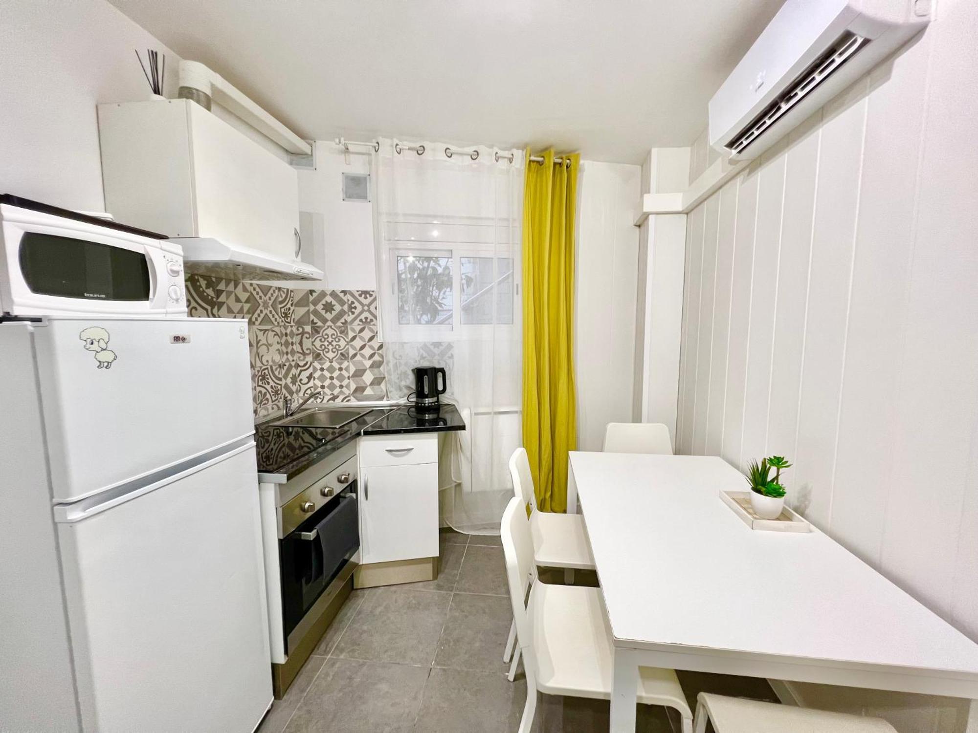 Cozy Suite Apartment, Wifi! Santa Coloma de Gramanet Esterno foto